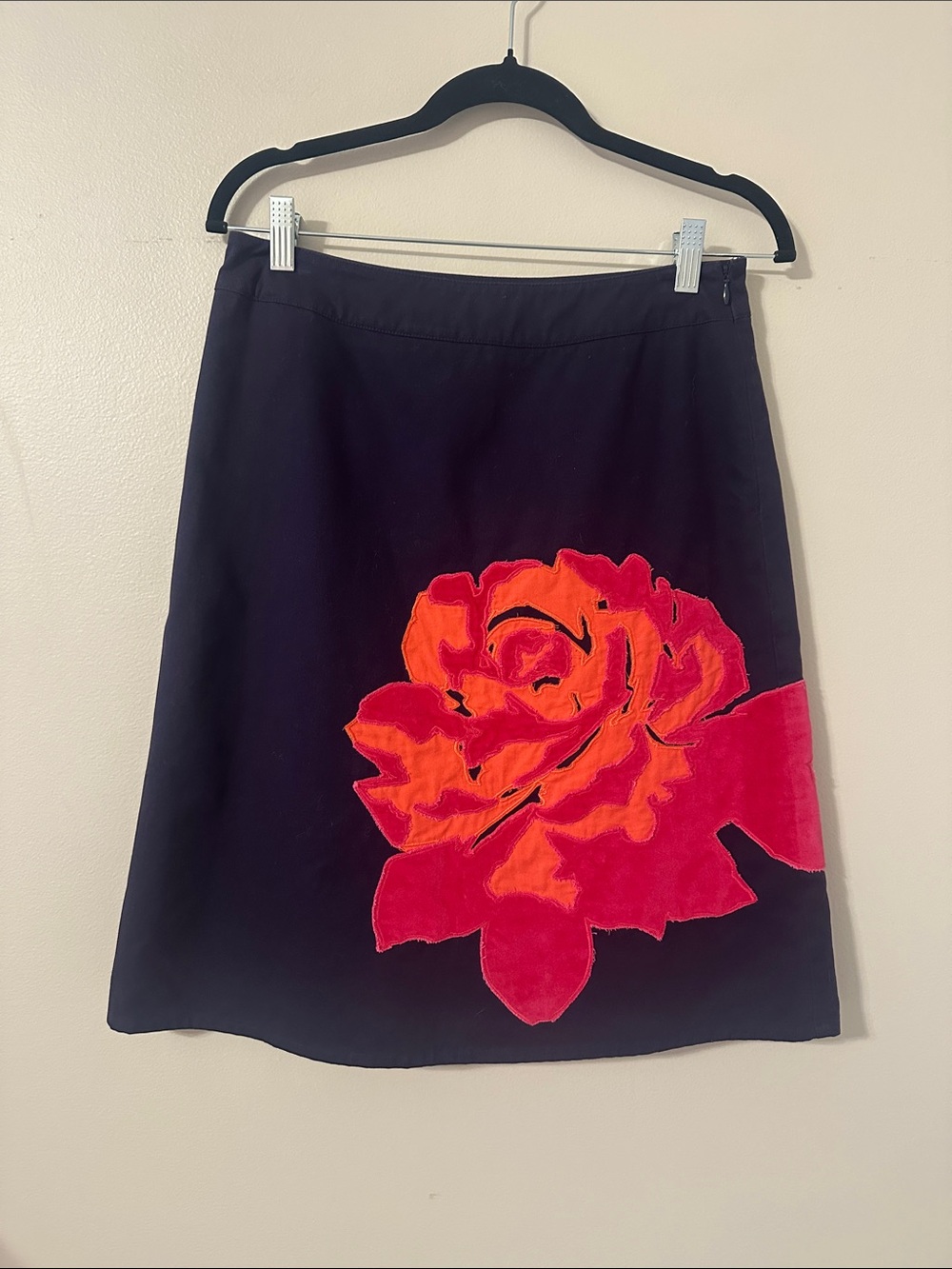 Boden Womens A-line Purple Cotton Skirt with an Extra Large Pink Flower Size 6